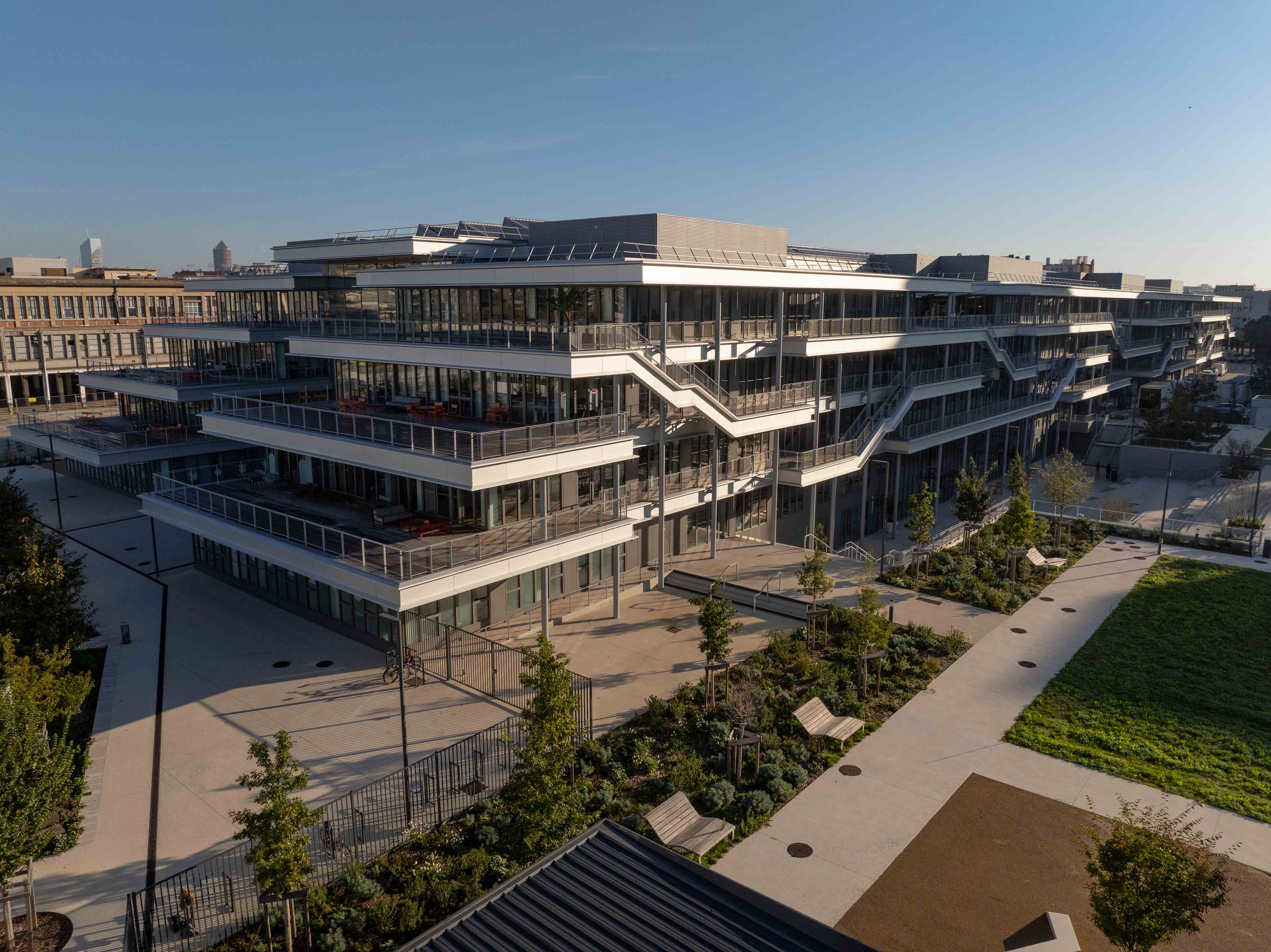 Logo emlyon business school